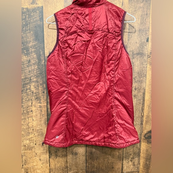 Lululemon Layer Up Vest
Bordeaux Drama / Prep Red size 8 - Picture 8 of 12